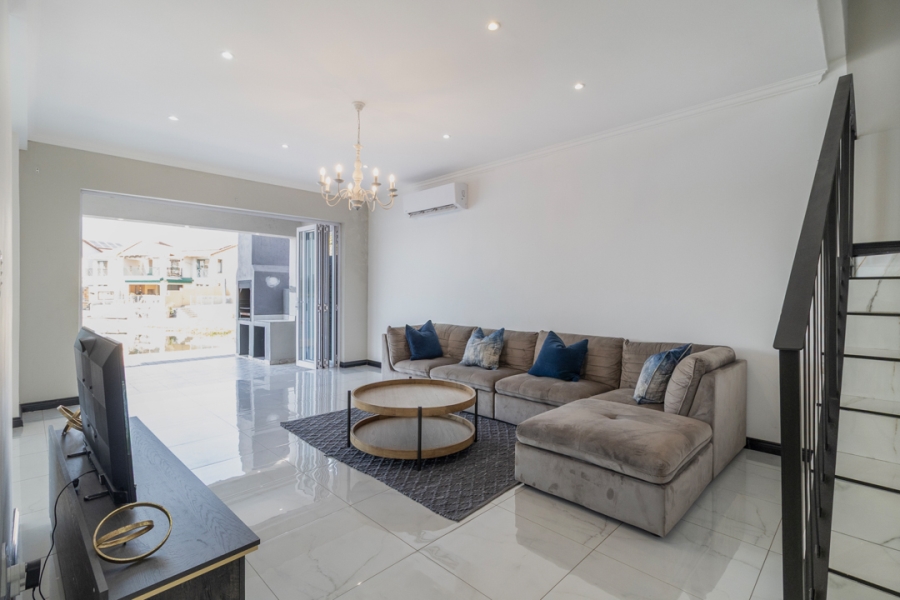 6 Bedroom Property for Sale in Eagles Landing North West